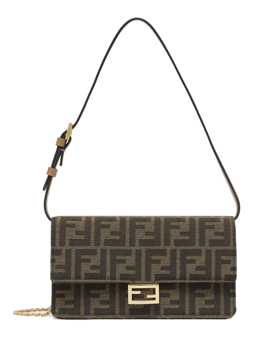 حقائب فندي.. بني