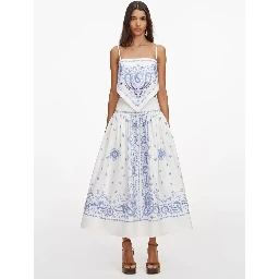 صورة ذاتية تنانير بيضاء