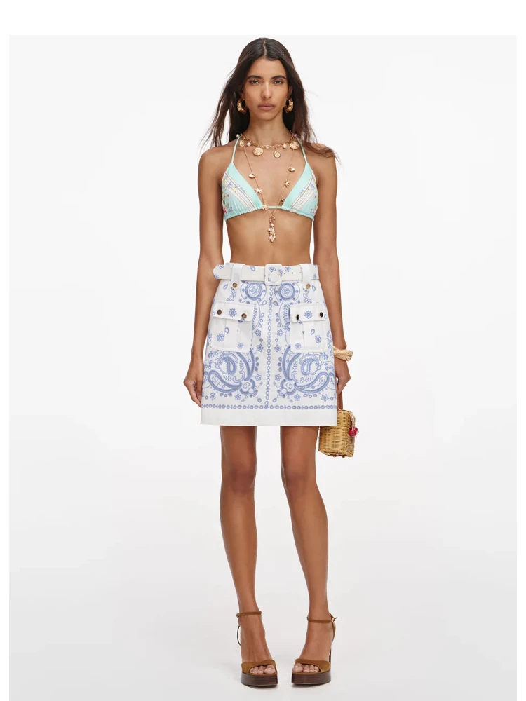 صورة ذاتية تنانير بيضاء