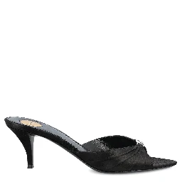 صندل سان لوران أسود