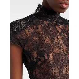 بلوزة فالنتينو