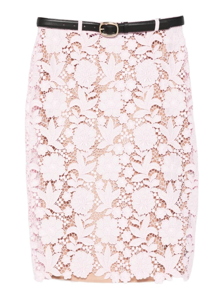 صورة ذاتية تنانير بيضاء