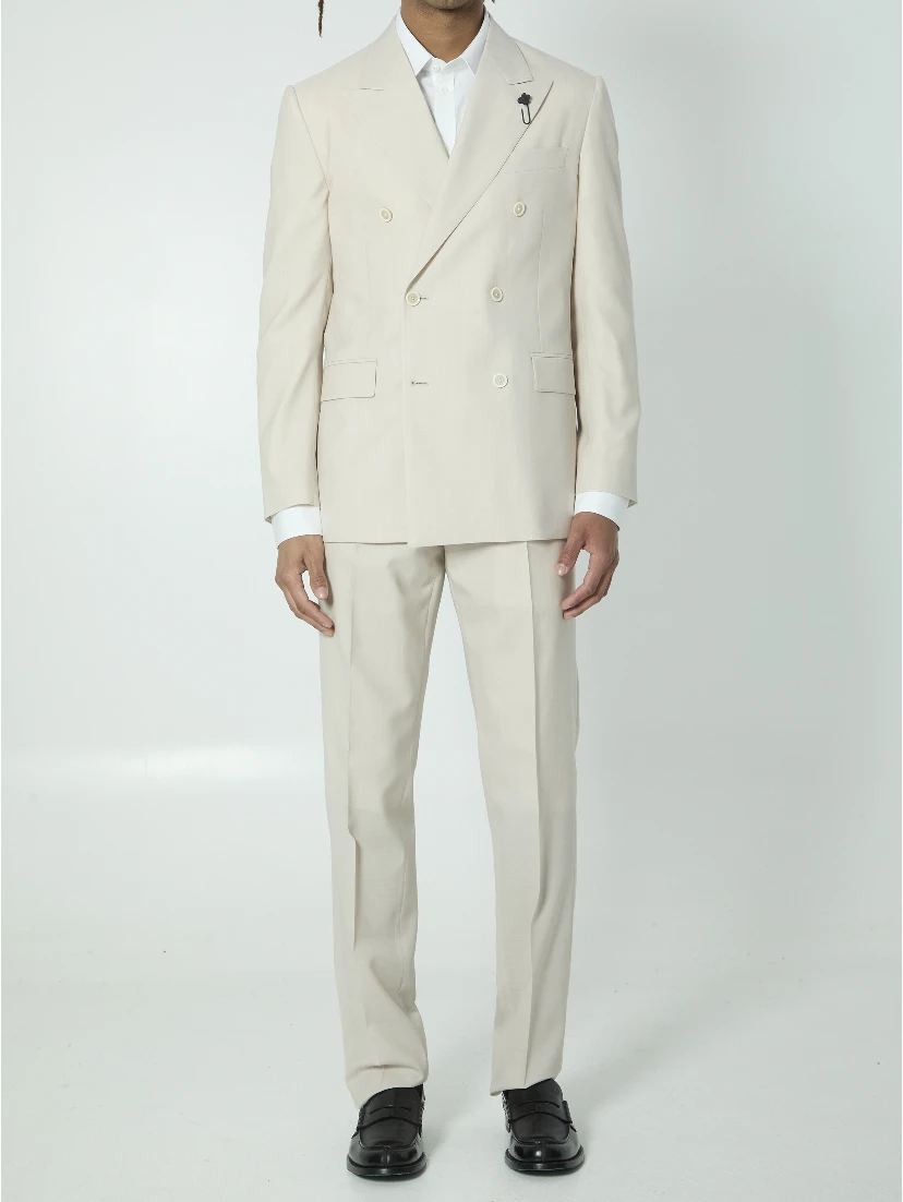 Feeling double-breasted suit