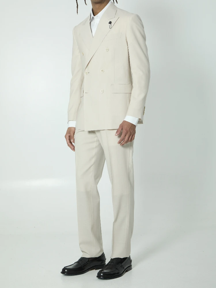 Feeling double-breasted suit alternative