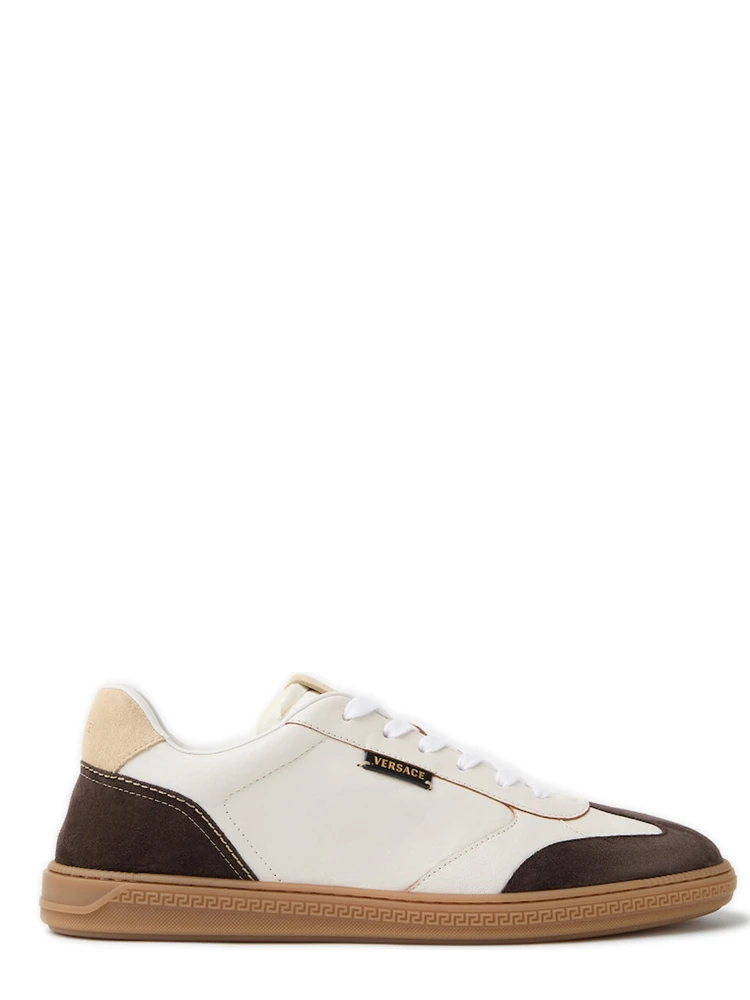 حذاء رياضي أبيض من فرزاتشي