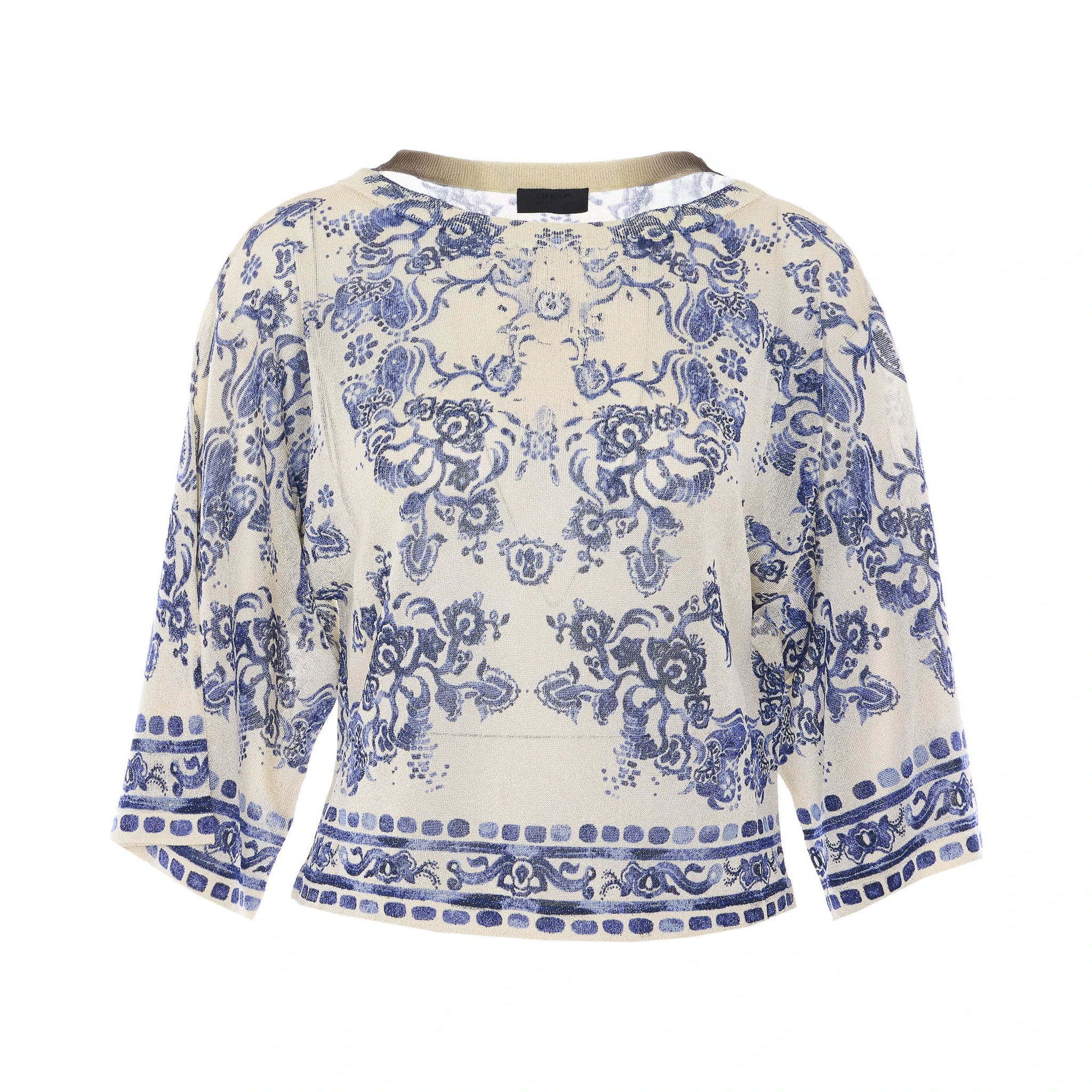 كنزات ليو جو البيضاء