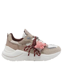 حذاء رياضي أبيض من ديت