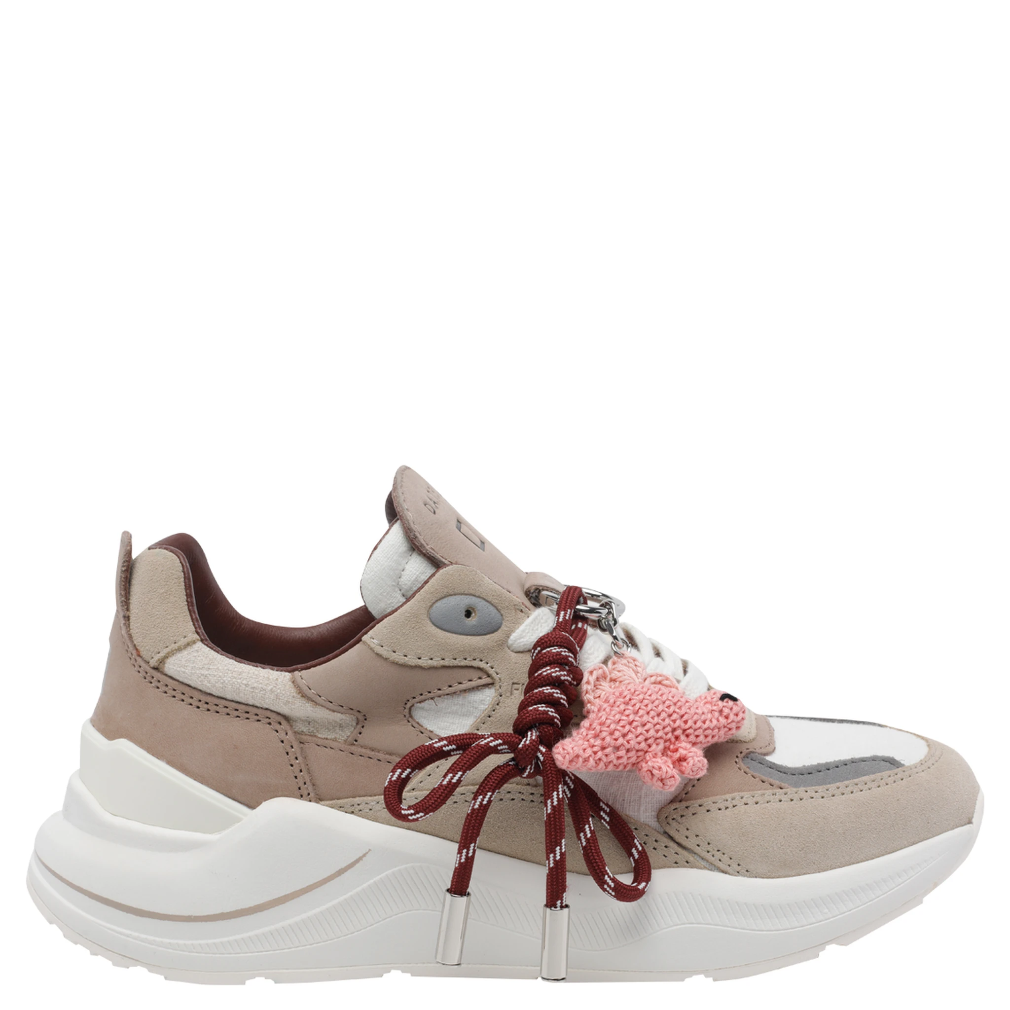 حذاء رياضي أبيض من ديت