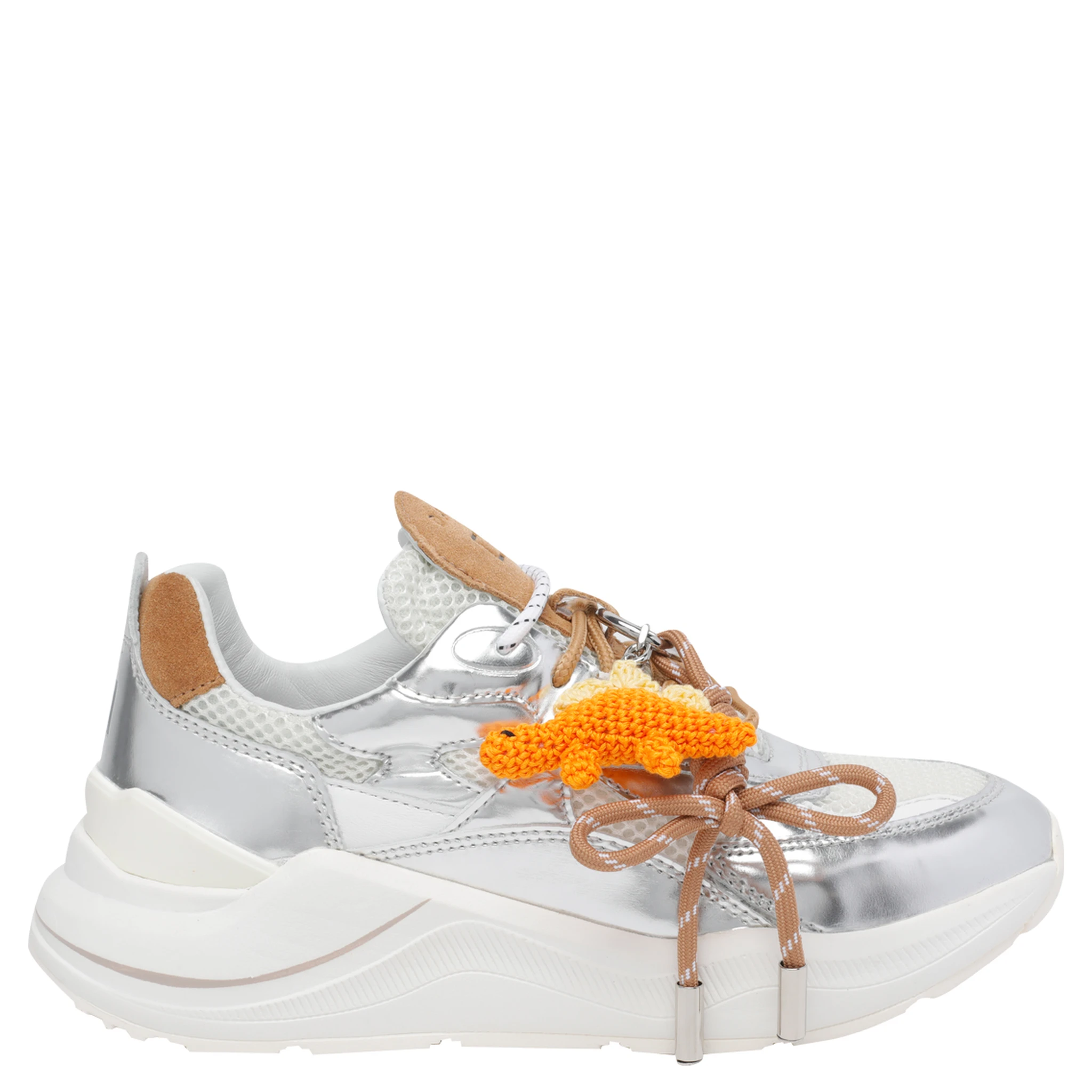 حذاء رياضي فضي من ديت