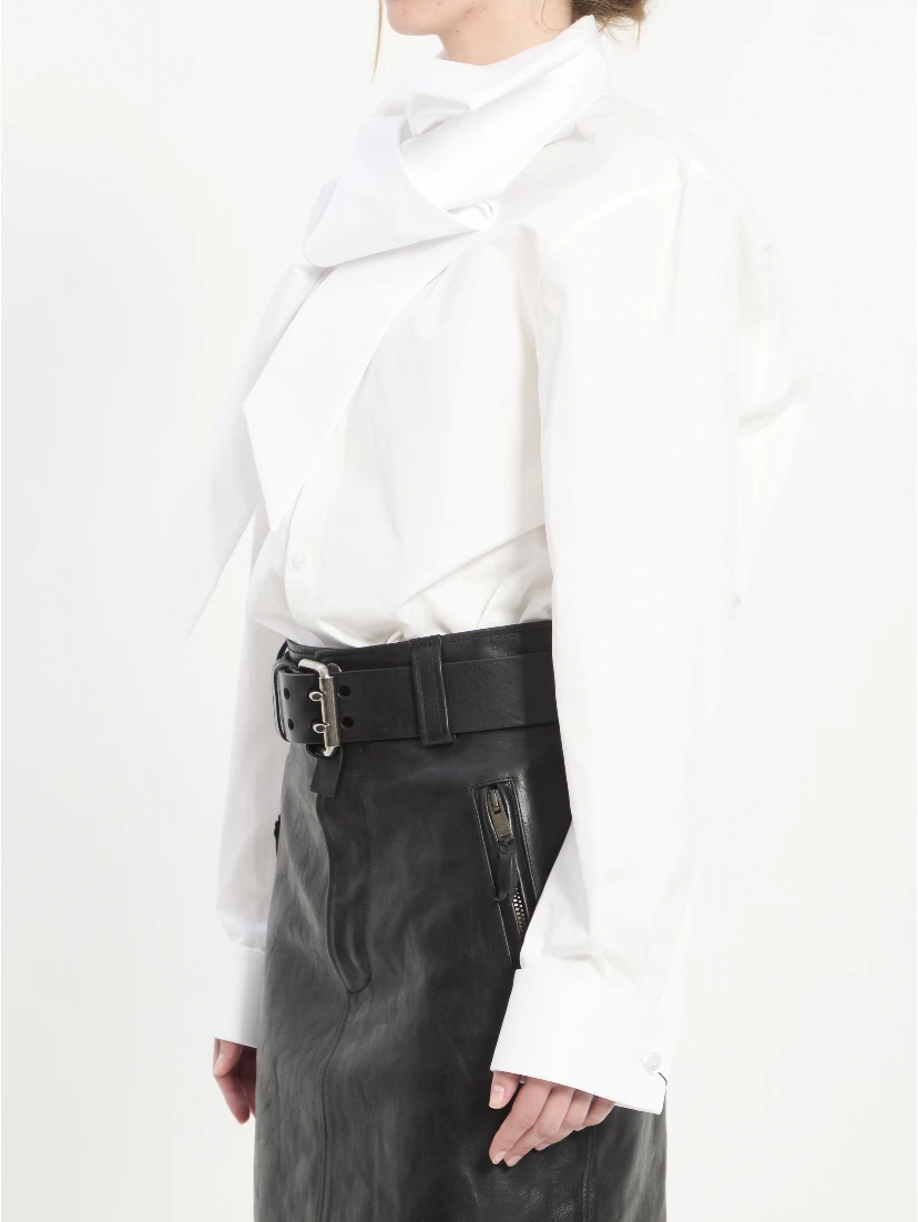 Lavallière collar shirt