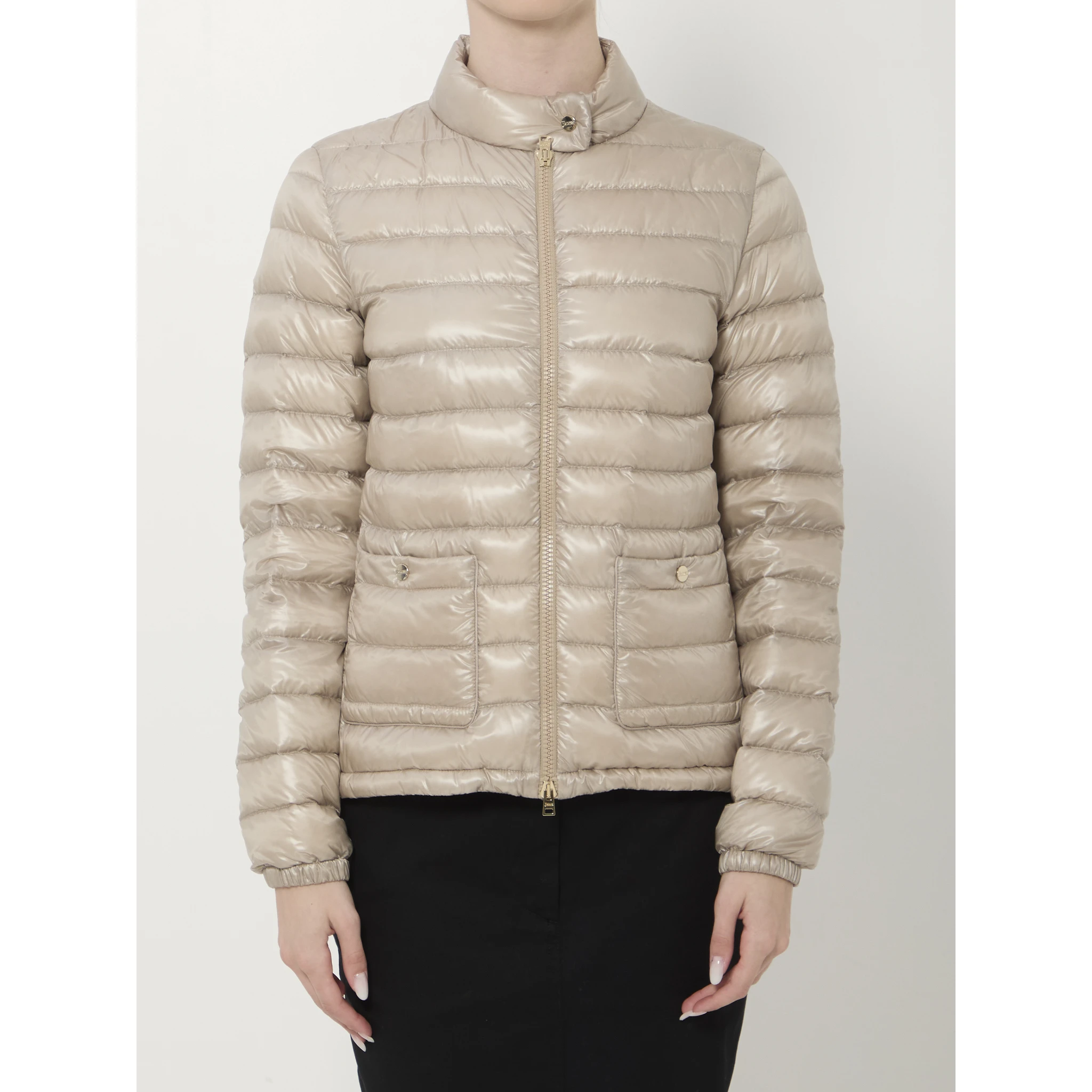 Short padded down jacket