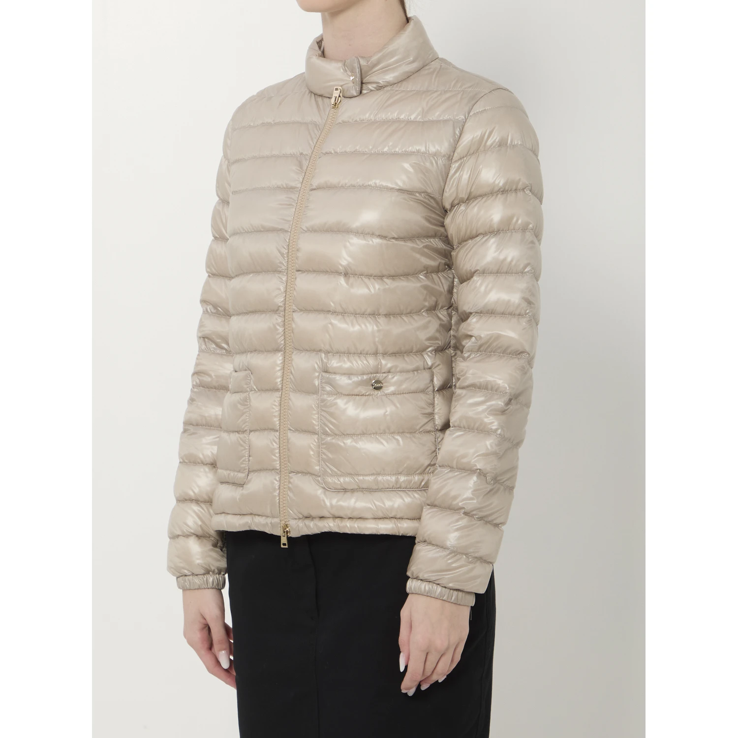 Short padded down jacket