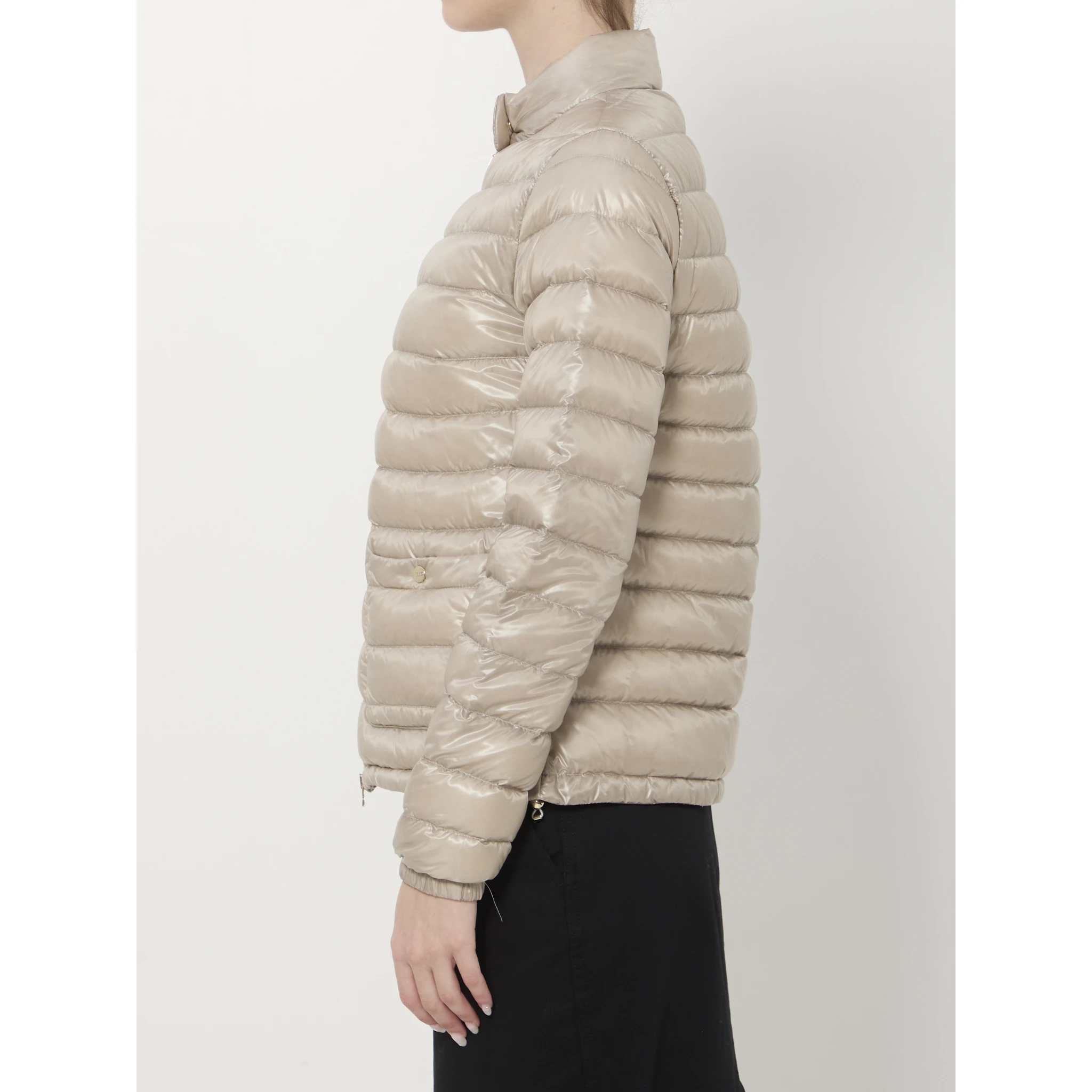 Short padded down jacket