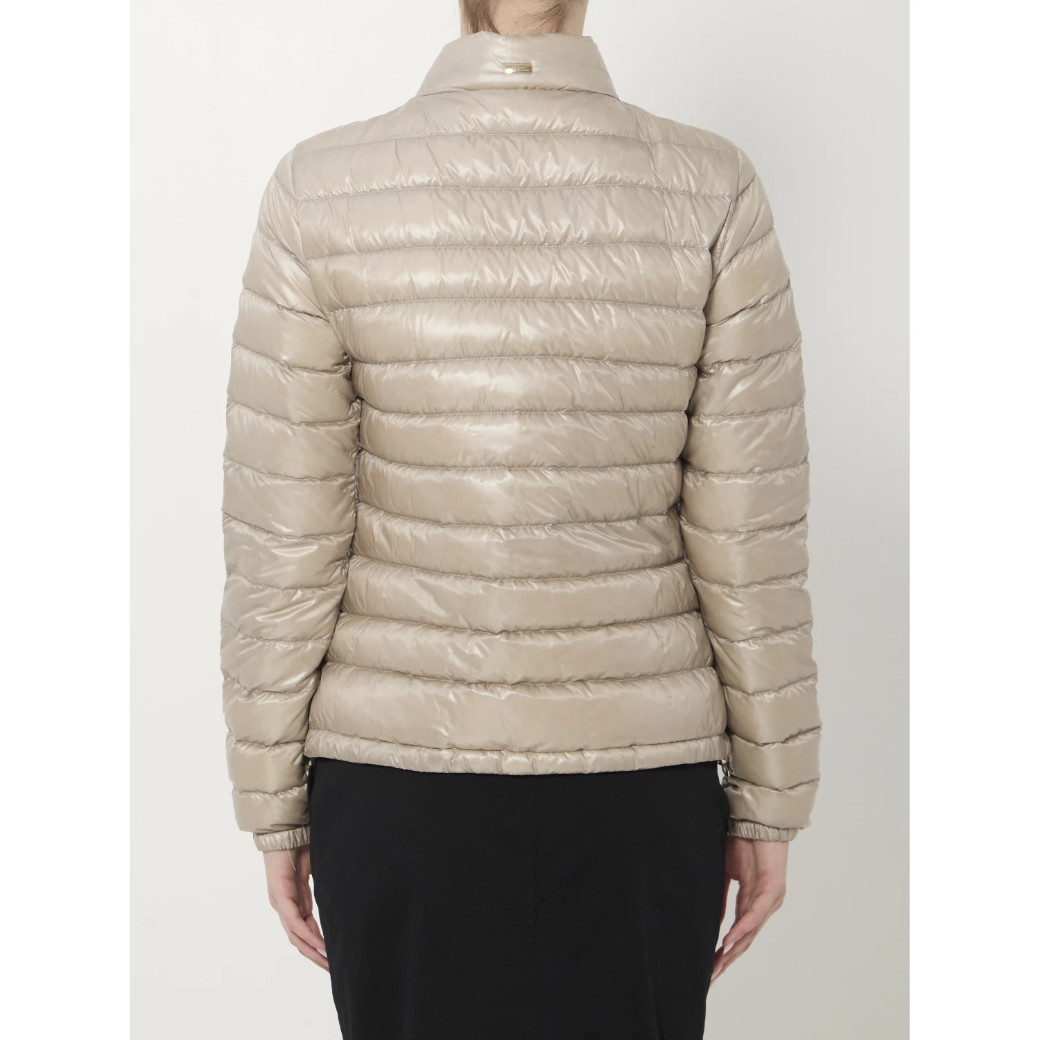 Short padded down jacket