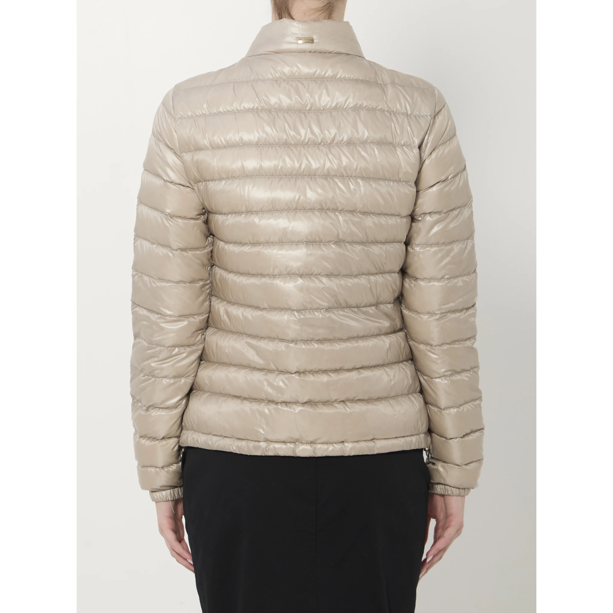 Short padded down jacket