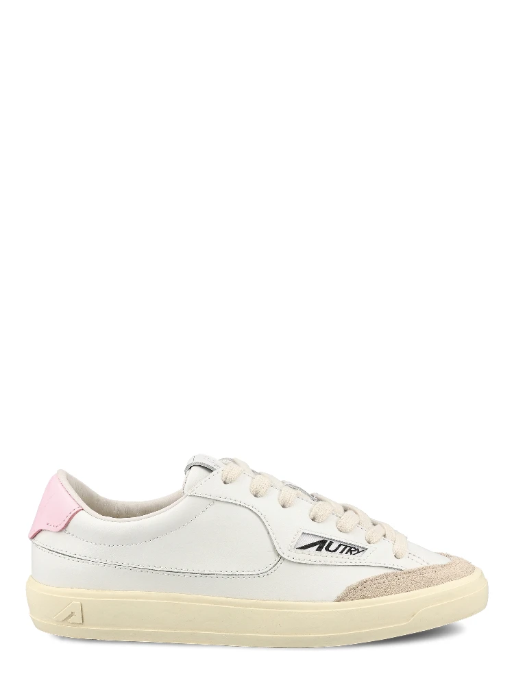 حذاء رياضي أبيض من AUTRY