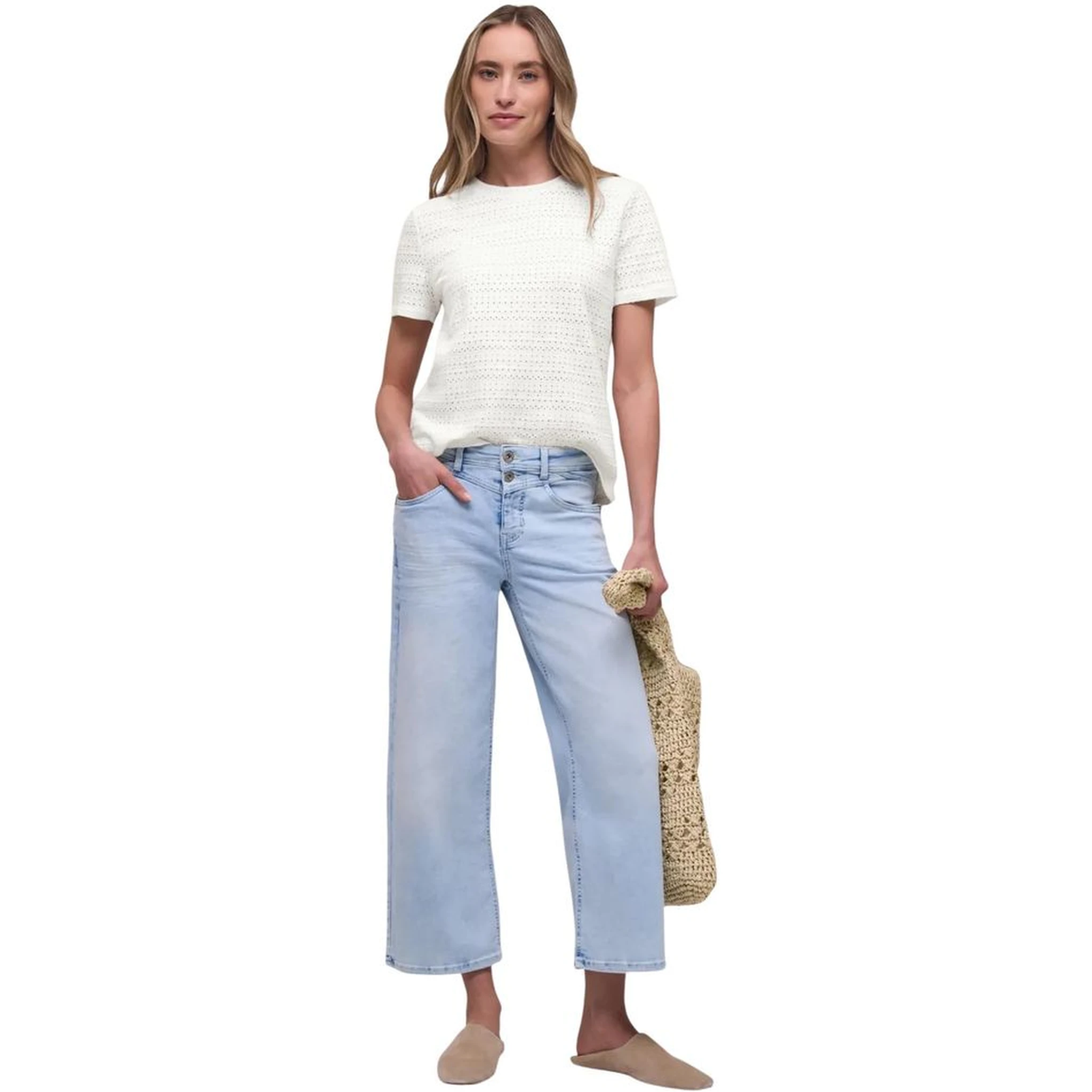 تيشيرت قطني كريمي اللون