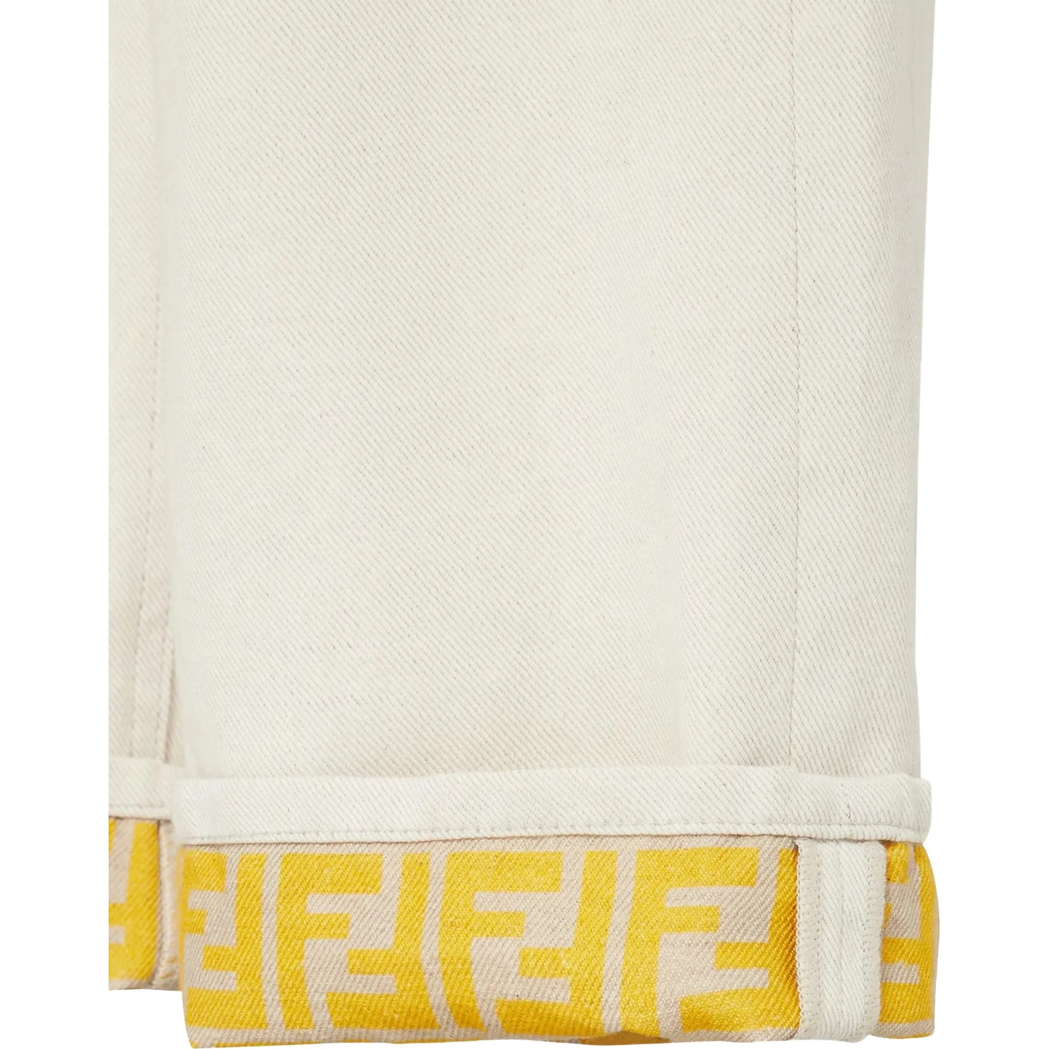 بنطلون جينز بقصة مستقيمة