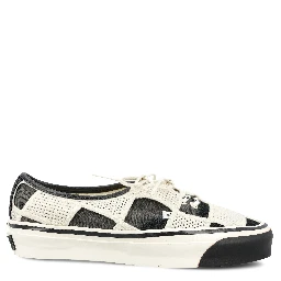 أحذية رياضية سوداء من فانز