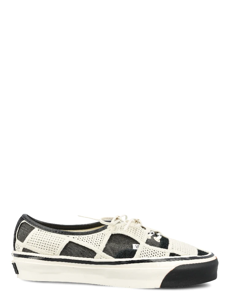 أحذية رياضية سوداء من فانز