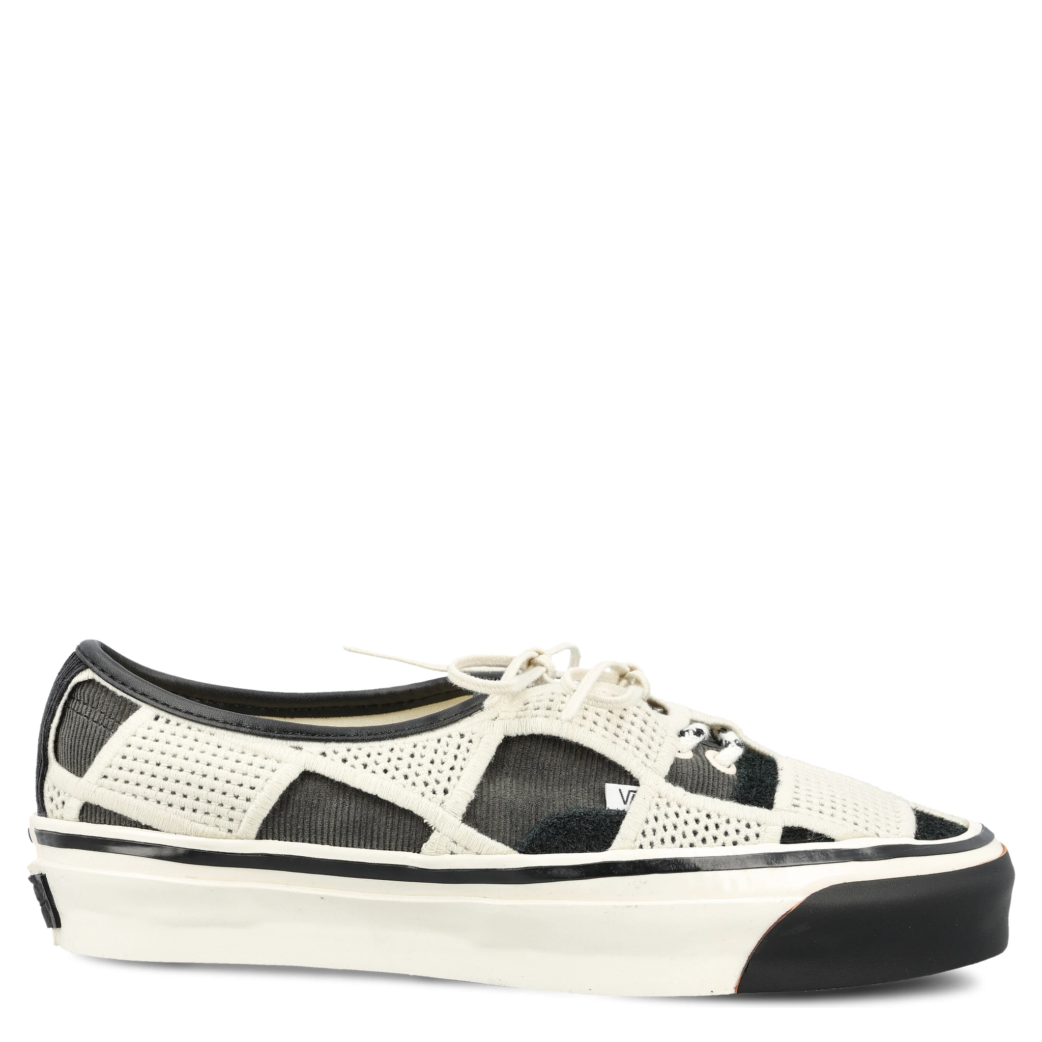 أحذية رياضية سوداء من فانز