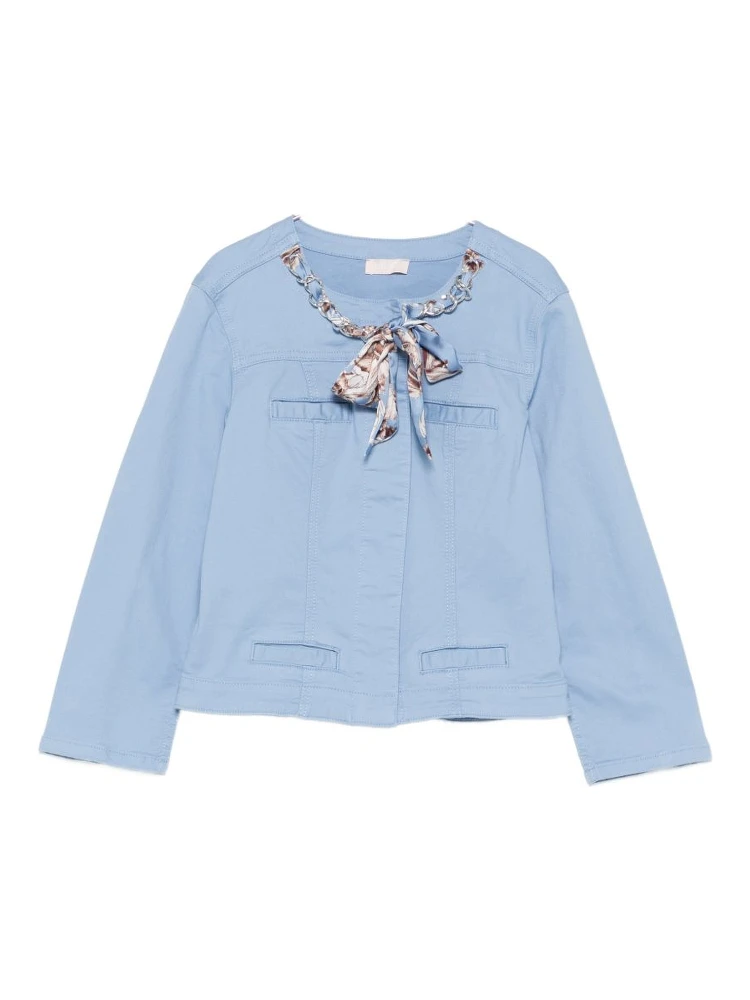 جاكيتات ليو جو الزرقاء