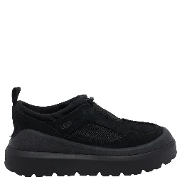 حذاء رياضي أسود من UGG