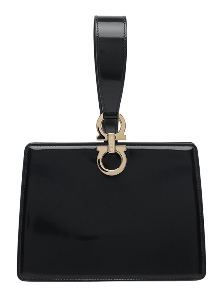 حقائب فيراغامو.. أسود