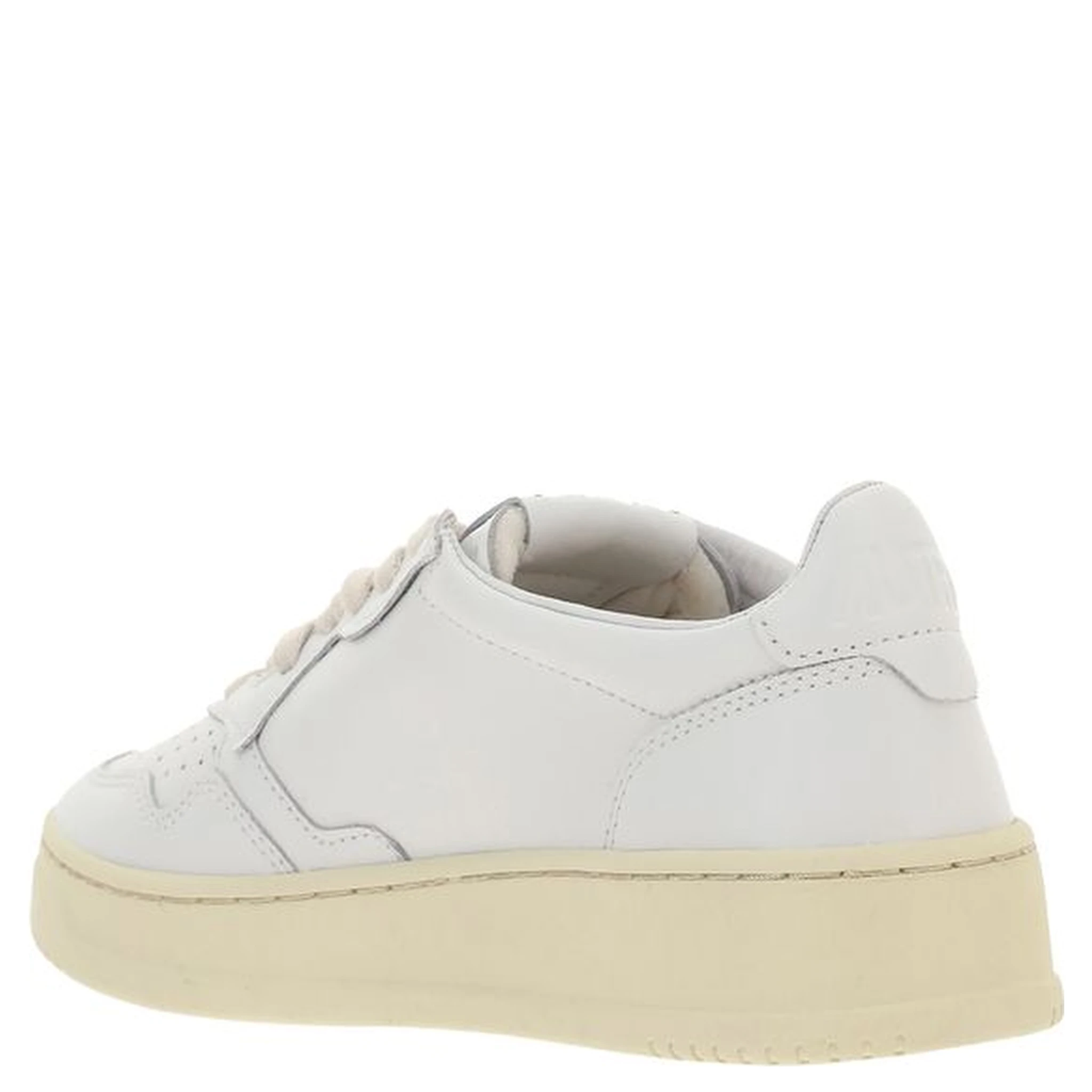 حذاء رياضي منخفض من جلد العجل الأبيض من بوس توروس