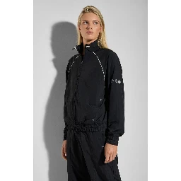 سويت شيرت أسود من البولياميد