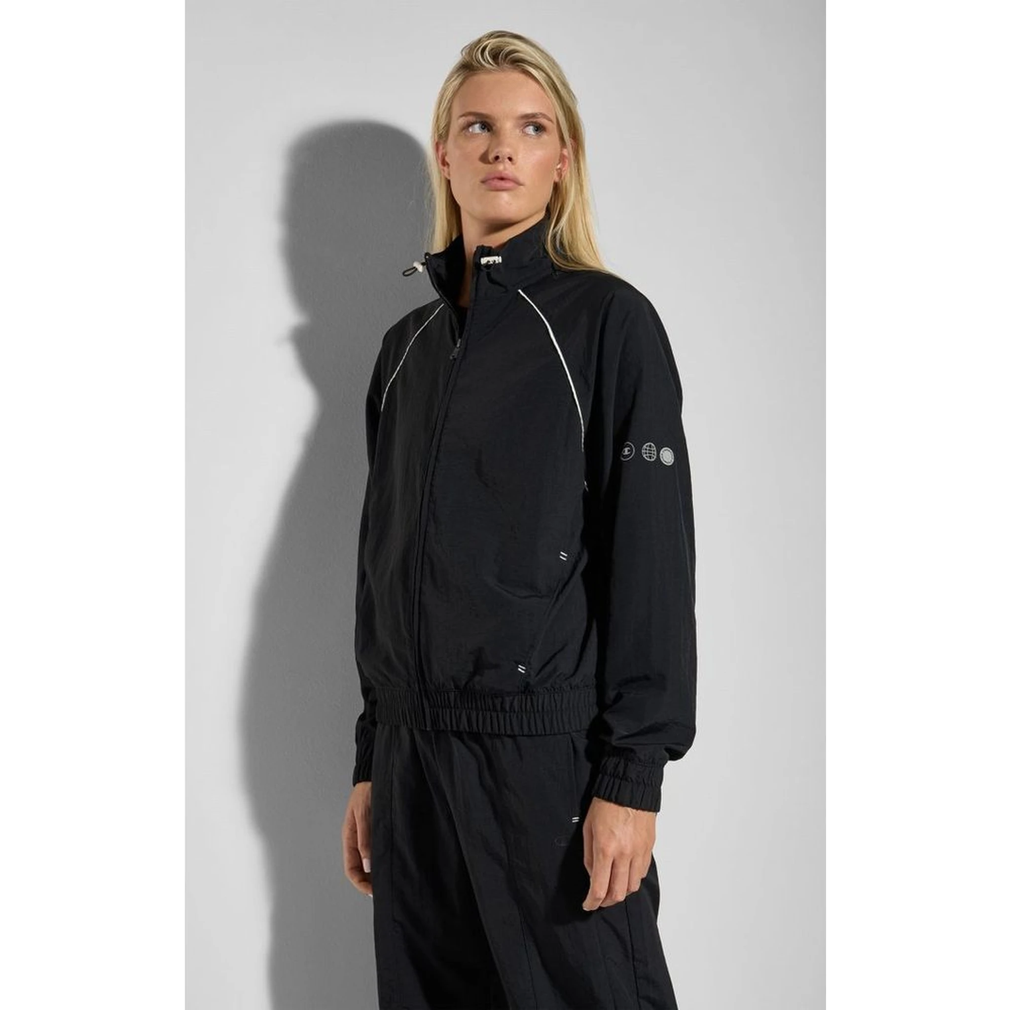 سويت شيرت أسود من البولياميد