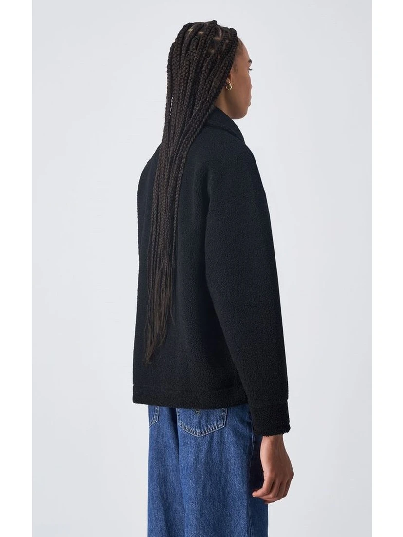 جاكيت أسود طويل من البوليستر