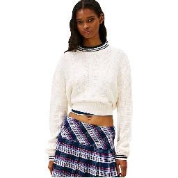 كنزات تومي جينز بيضاء