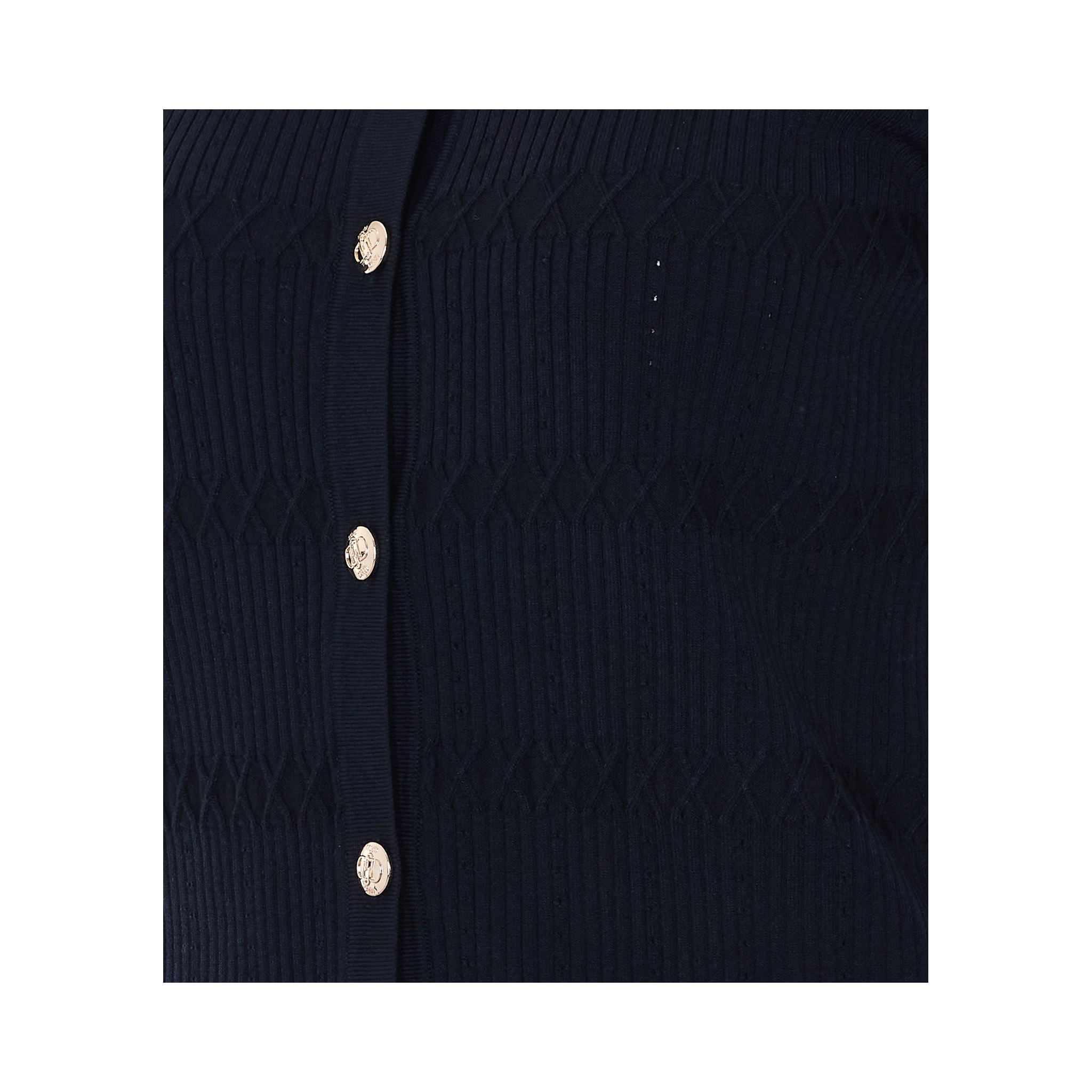 جاكيتات ليو جو سوداء