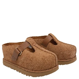 صندل UGG بني اللون