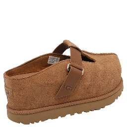 صندل UGG بني اللون