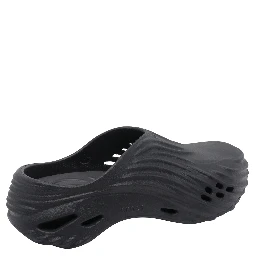 صندل كروكس أسود