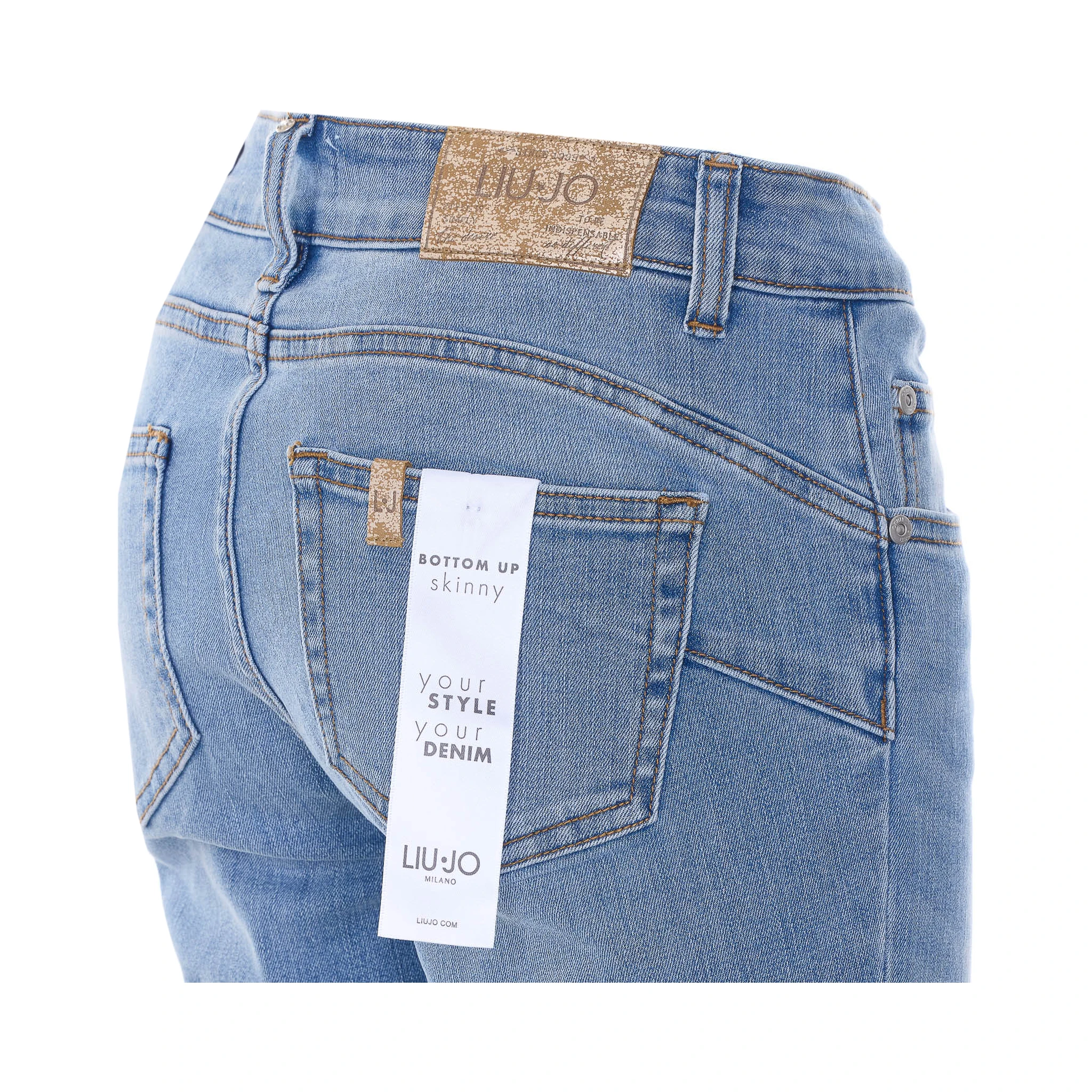 جينز ليو جو الأزرق