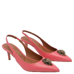 كورت جايجر بكعب وردي