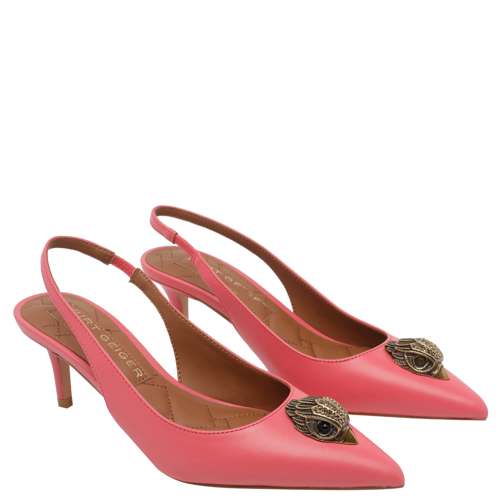 كورت جايجر بكعب وردي