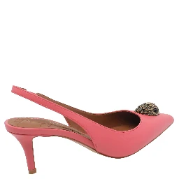 كورت جايجر بكعب وردي