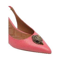 كورت جايجر بكعب وردي