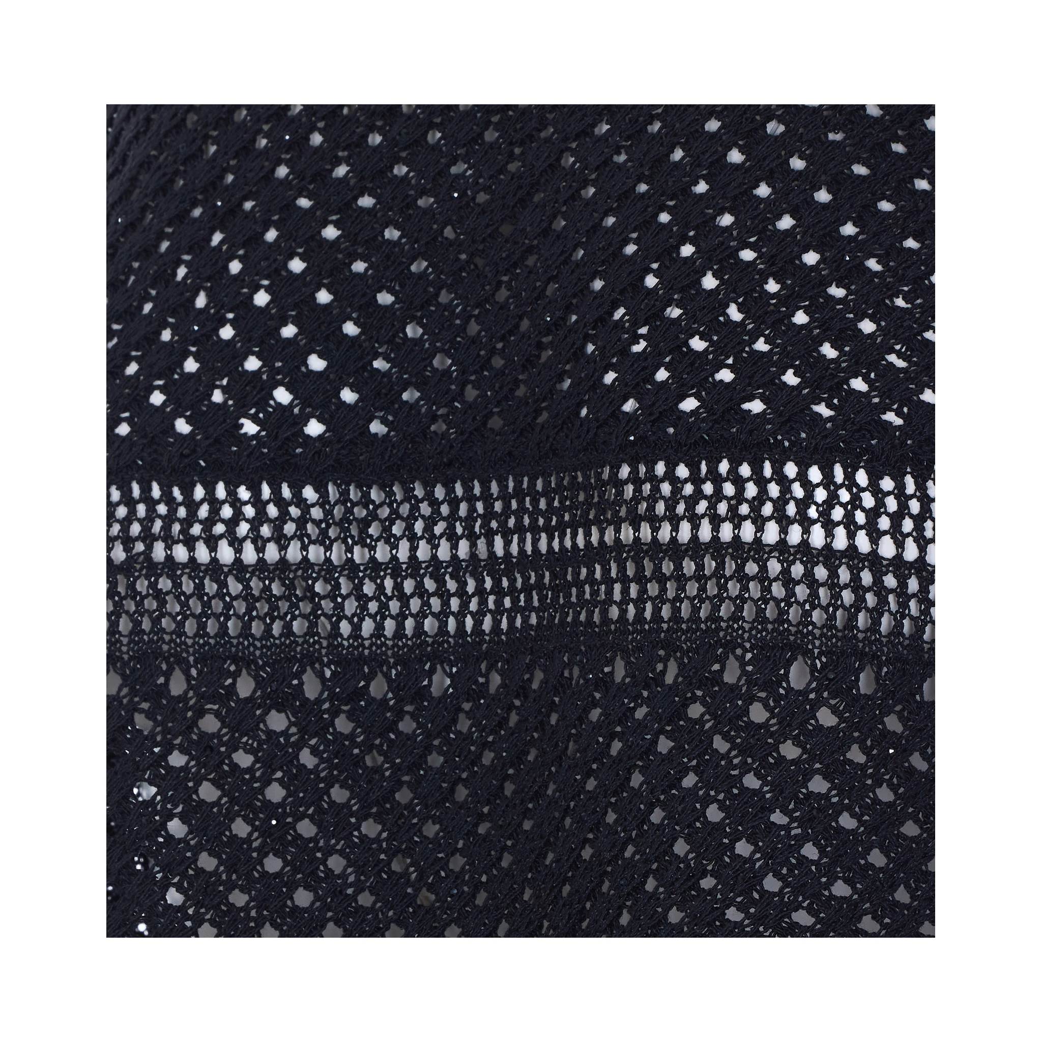 طقم ملابس علوية أسود مكون من قطعتين