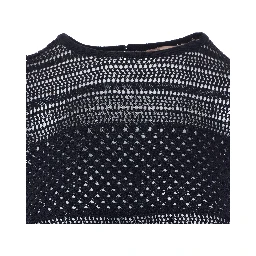 طقم ملابس علوية أسود مكون من قطعتين