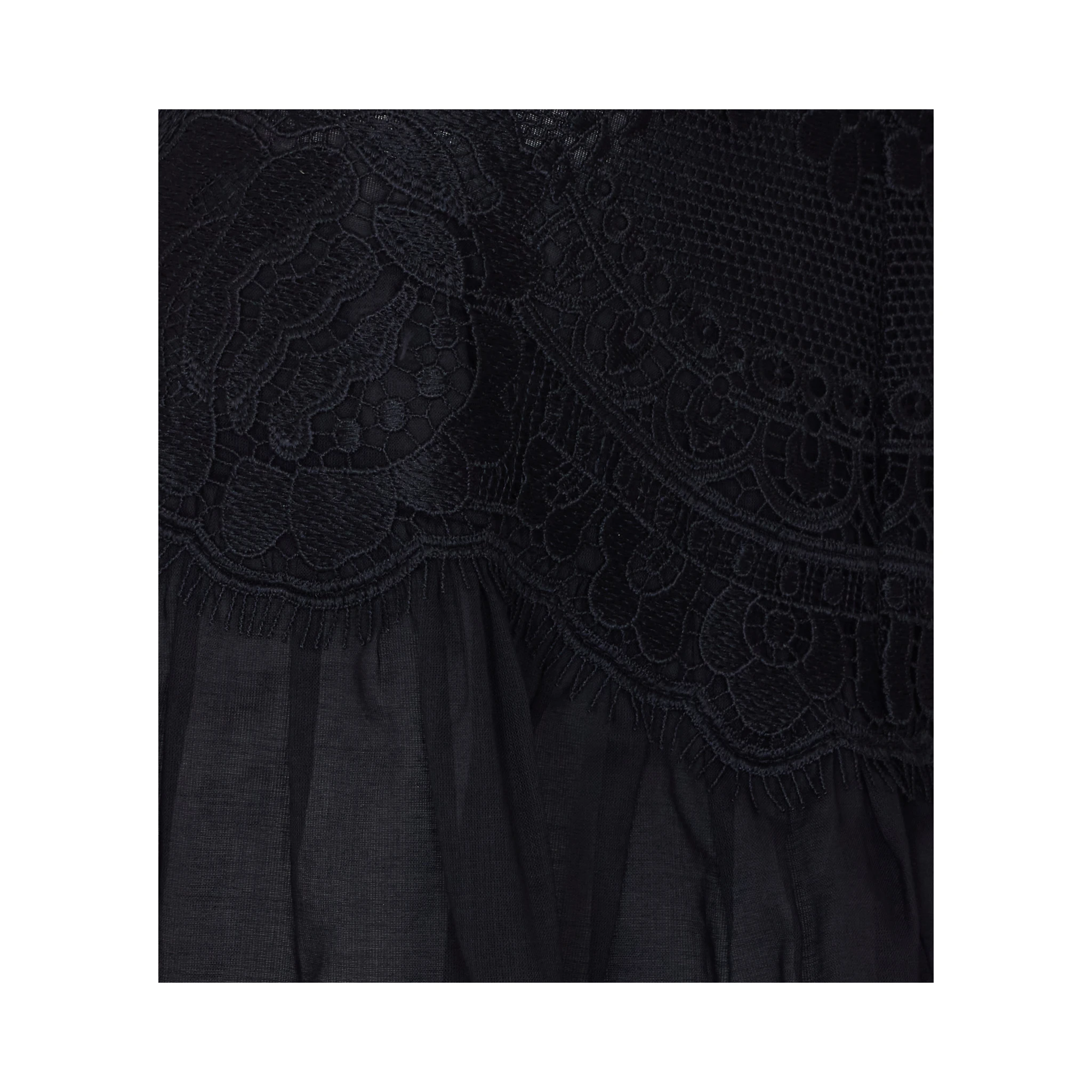 طقم ملابس علوية أسود مكون من قطعتين