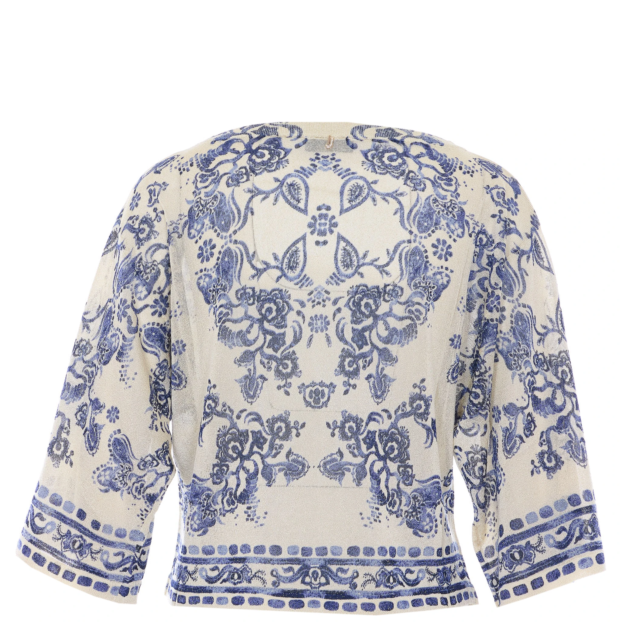 كنزات ليو جو البيضاء