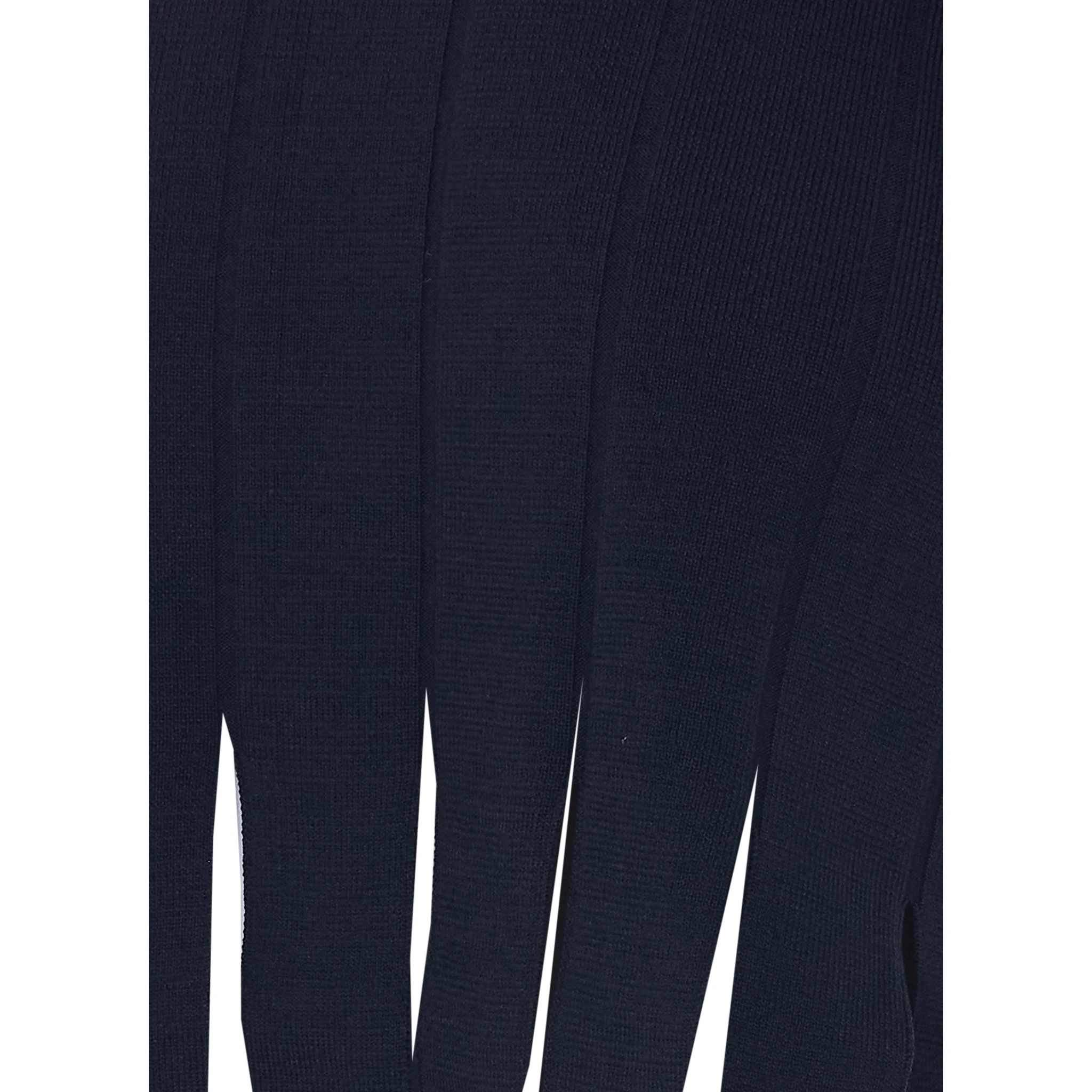 كنزات ليو جو السوداء