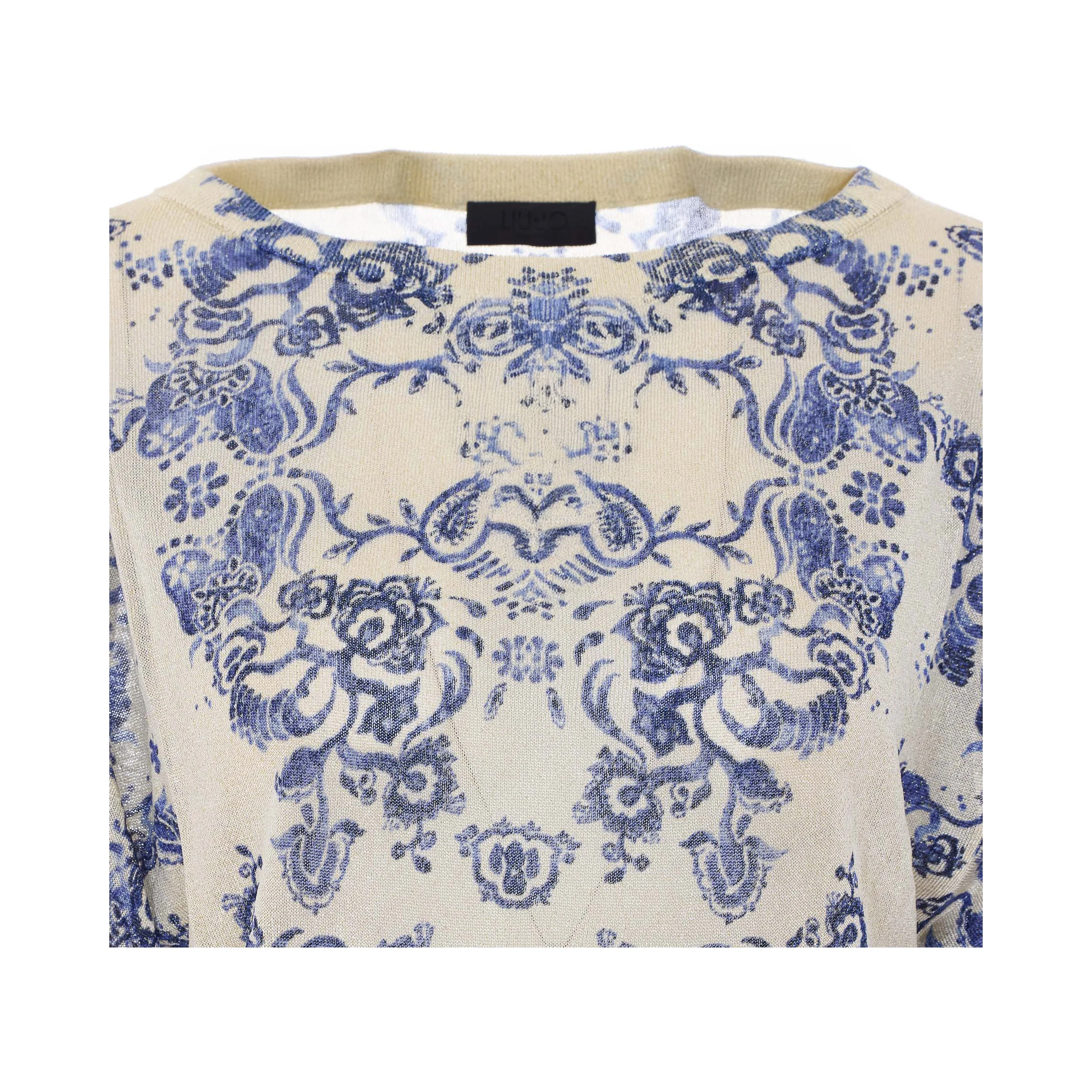 كنزات ليو جو البيضاء