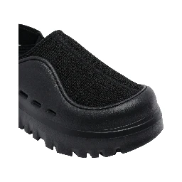 صندل UGG أسود