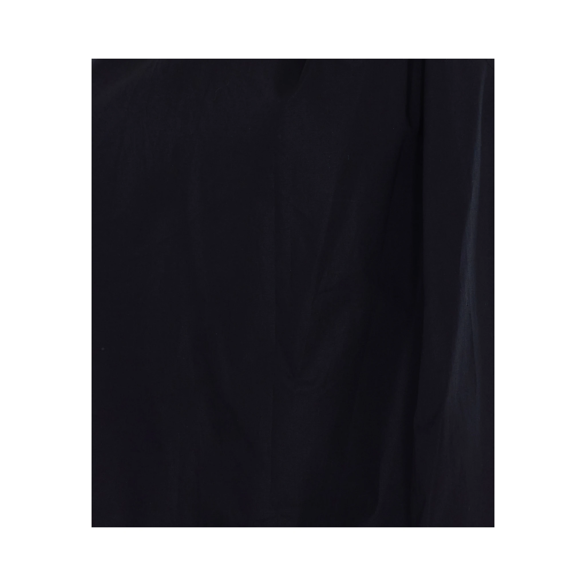 طقم ملابس علوية أسود مكون من قطعتين